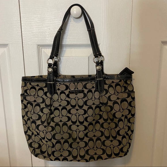 Coach Pocketbook - Picture 1 of 2